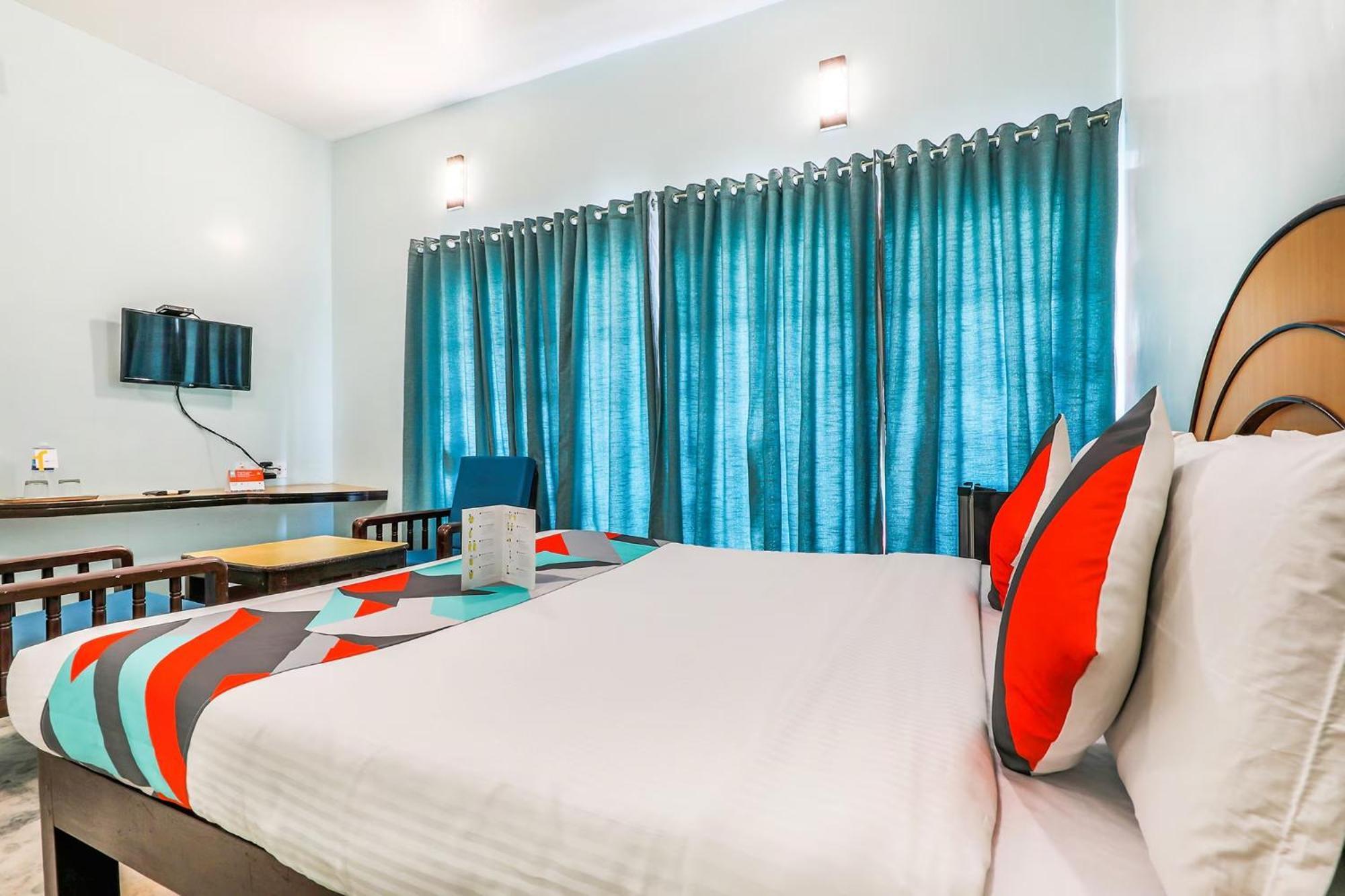 Fabexpress Santhi Inn - 500 Meters From Promenade Beach 蓬蒂切里 外观 照片