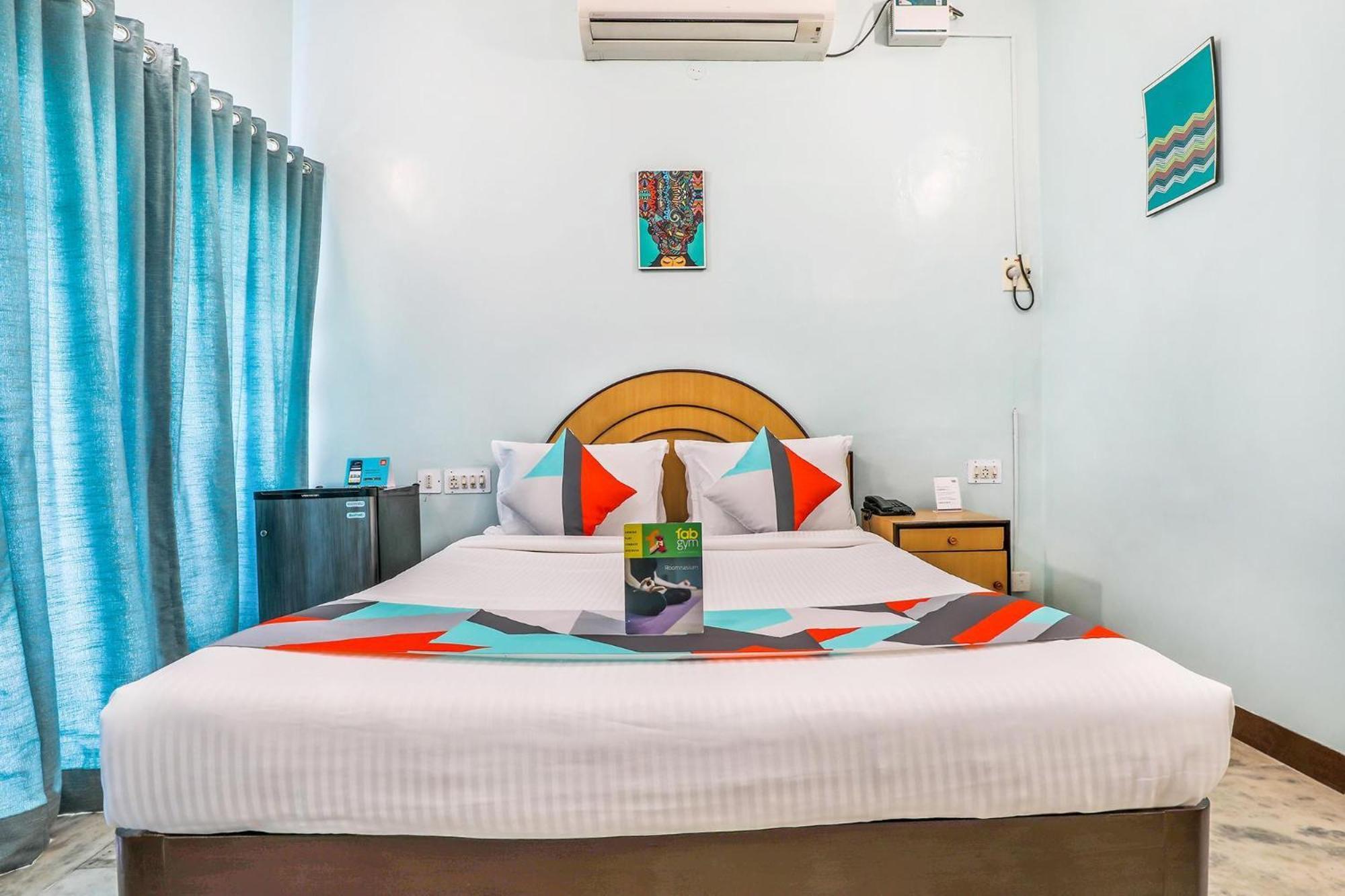 Fabexpress Santhi Inn - 500 Meters From Promenade Beach 蓬蒂切里 外观 照片