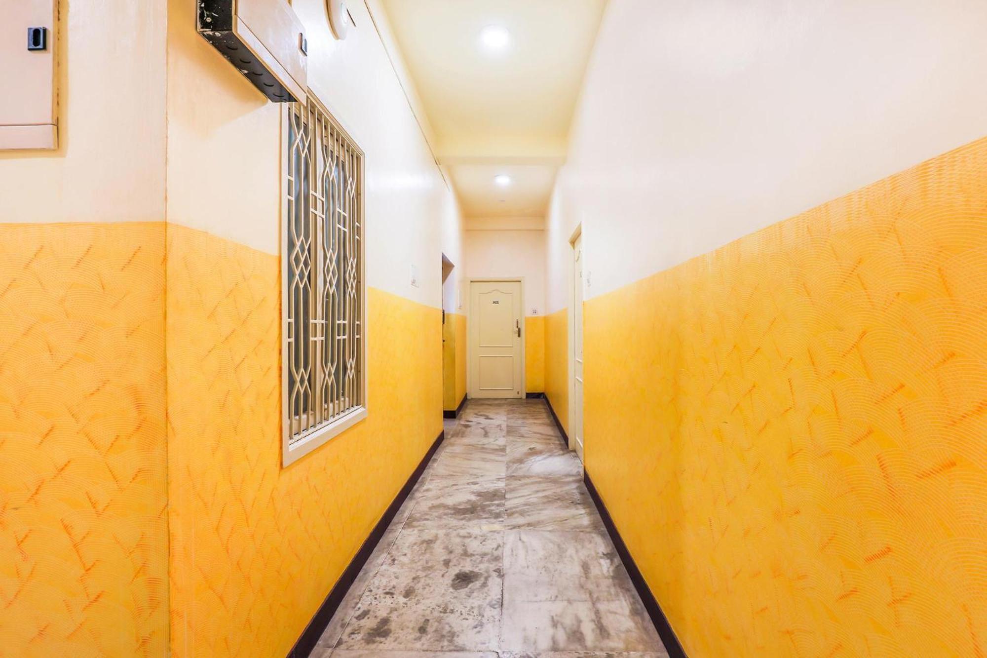 Fabexpress Santhi Inn - 500 Meters From Promenade Beach 蓬蒂切里 外观 照片
