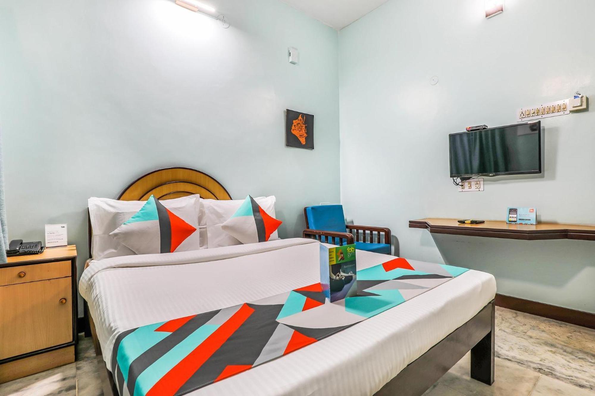 Fabexpress Santhi Inn - 500 Meters From Promenade Beach 蓬蒂切里 外观 照片